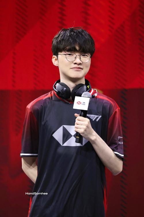 解说Joker：可靠消息，BLG全员留队则左手必然续约！目前仅打野未定！